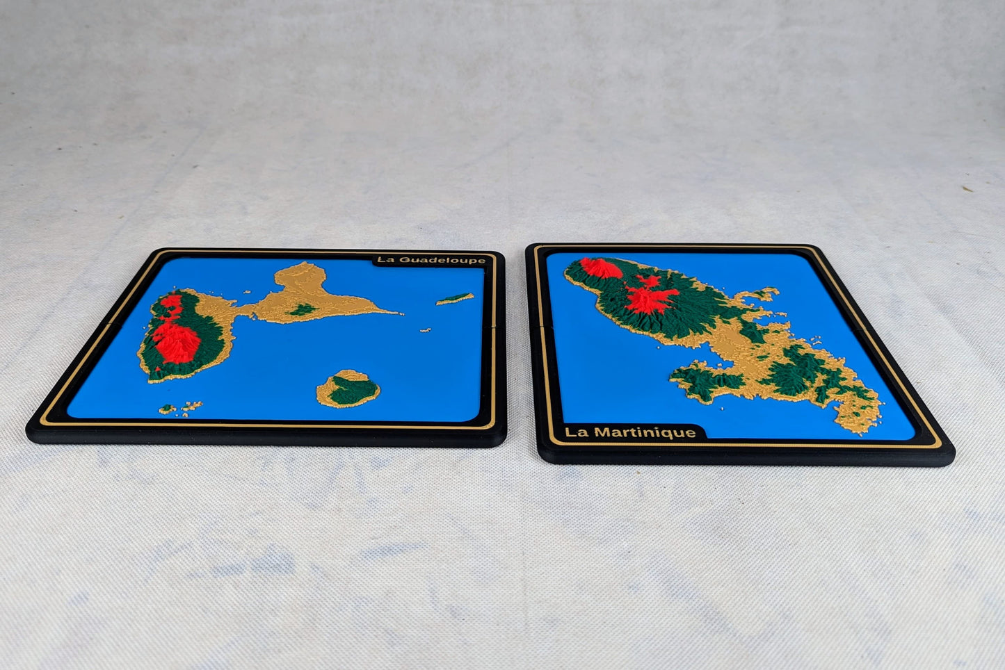 carte en relief de la Martinique et de la Guadeloupe personnalisable pour souvenir détaillé de la topologie des petites Antilles