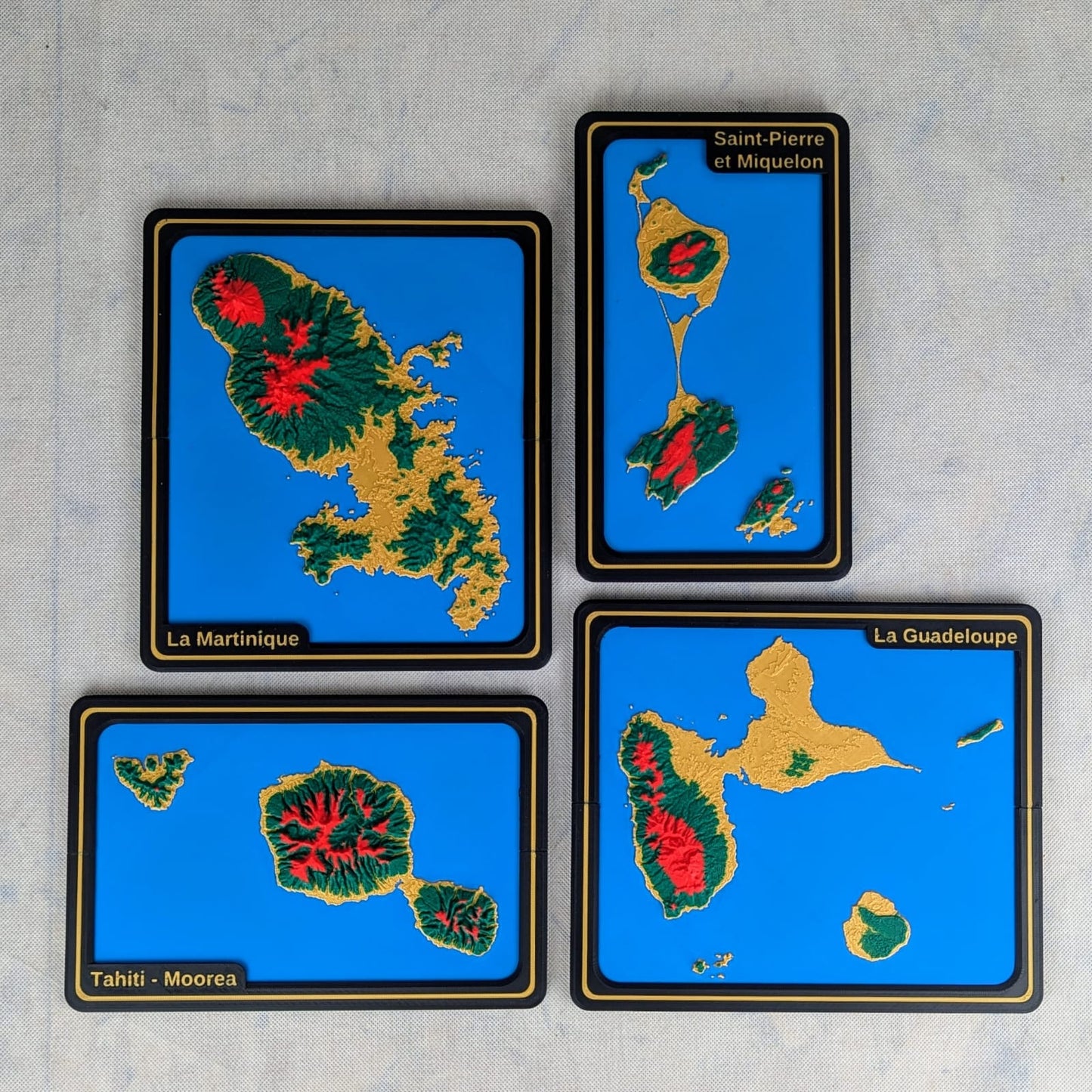 Ensemble de carte en relief des outre mer La Martinique Saint-Pierre et Miquelon Tahiti - Moorea et la Guadeloupe