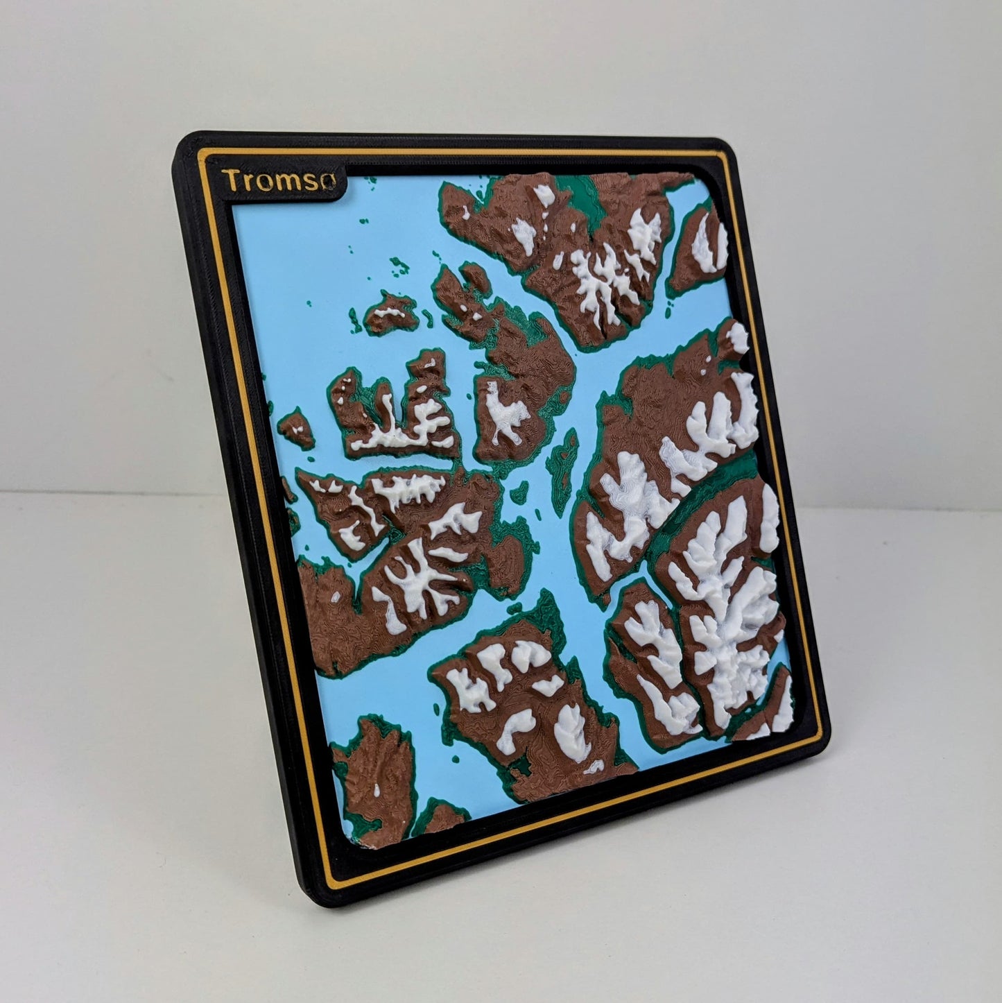 Carte en relief des fjords de l'île de Tromso