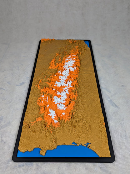Carte topographique 3d des Pyrénées de l'océan Atlantique à la mer Méditerranée 