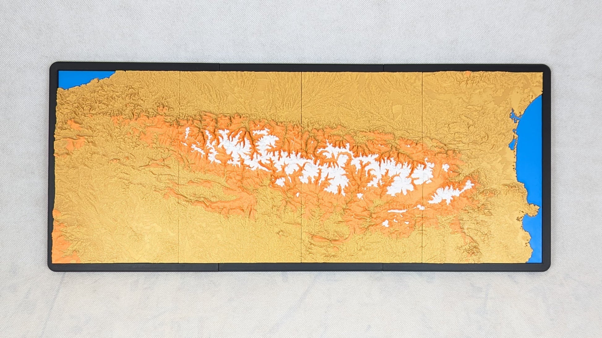 Vue de haut des Pyrénées carte précise de la France à l'Espagne